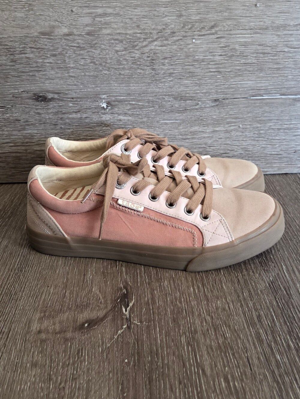 Taos Women's Plim Soul Sneaker lace ups canvas size US 7.5 Color: Desert Multi